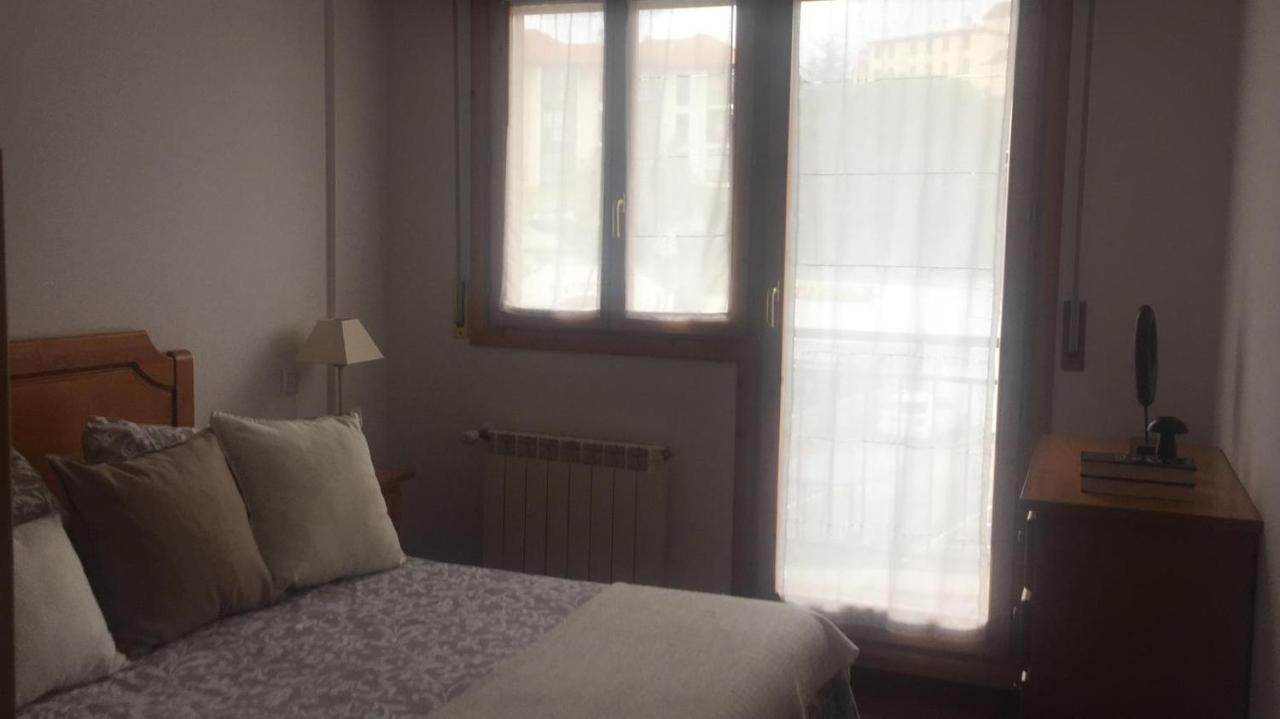 Casa De Claudia Comillas- Jardin Privado - A 10 Metros Del Capricho De Gaudi מראה חיצוני תמונה