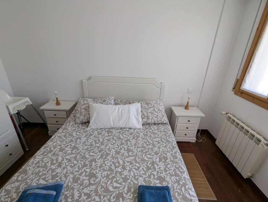 Casa De Claudia Comillas- Jardin Privado - A 10 Metros Del Capricho De Gaudi מראה חיצוני תמונה