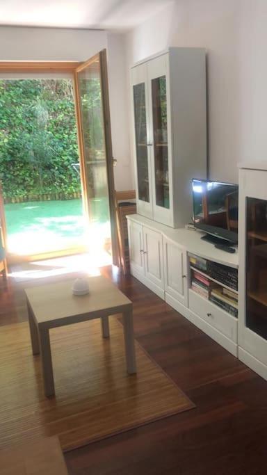 Casa De Claudia Comillas- Jardin Privado - A 10 Metros Del Capricho De Gaudi מראה חיצוני תמונה