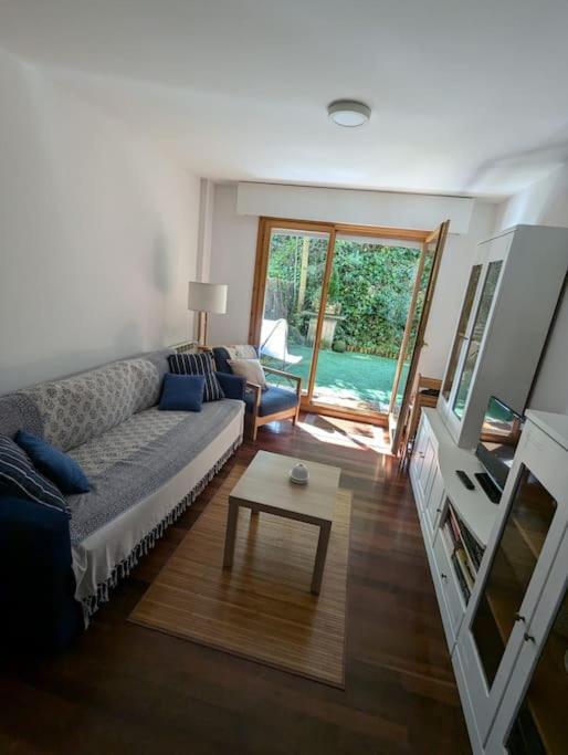 Casa De Claudia Comillas- Jardin Privado - A 10 Metros Del Capricho De Gaudi מראה חיצוני תמונה