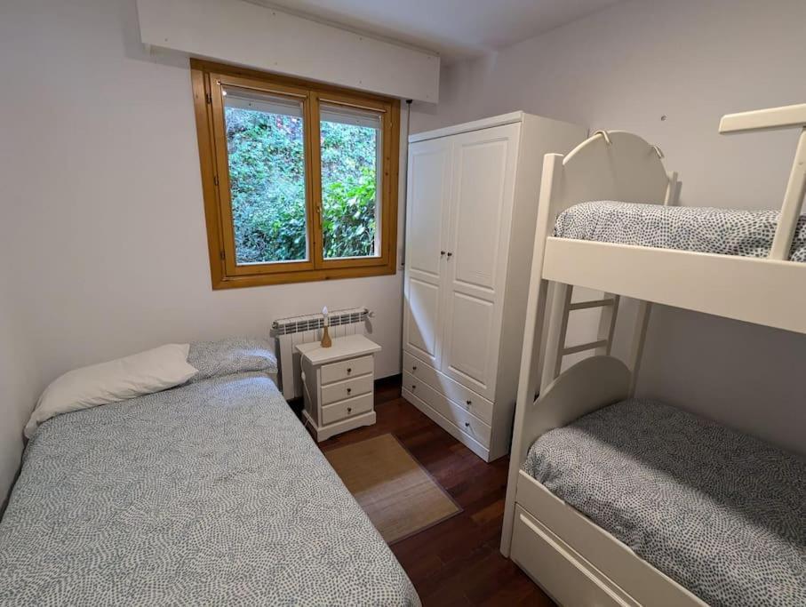Casa De Claudia Comillas- Jardin Privado - A 10 Metros Del Capricho De Gaudi מראה חיצוני תמונה