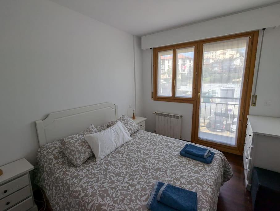 Casa De Claudia Comillas- Jardin Privado - A 10 Metros Del Capricho De Gaudi מראה חיצוני תמונה